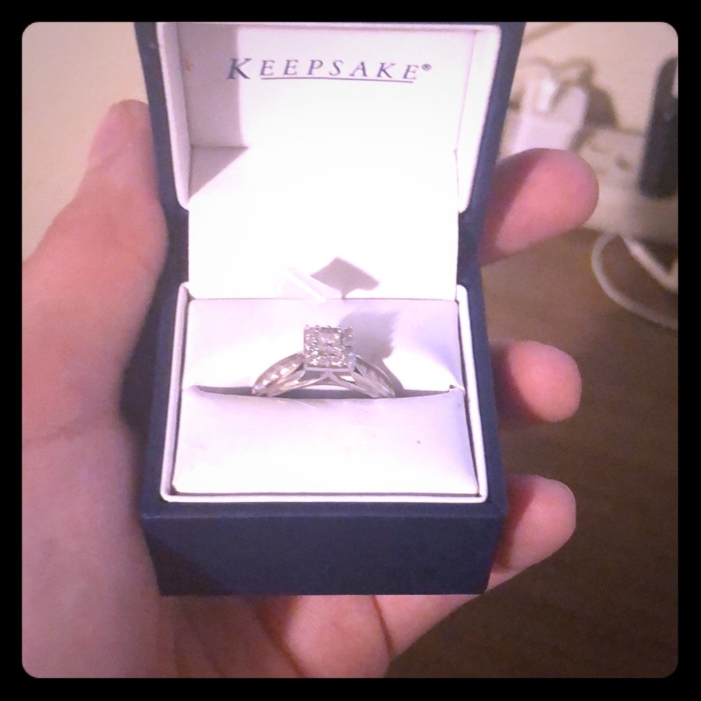 10k white gold diamond ring